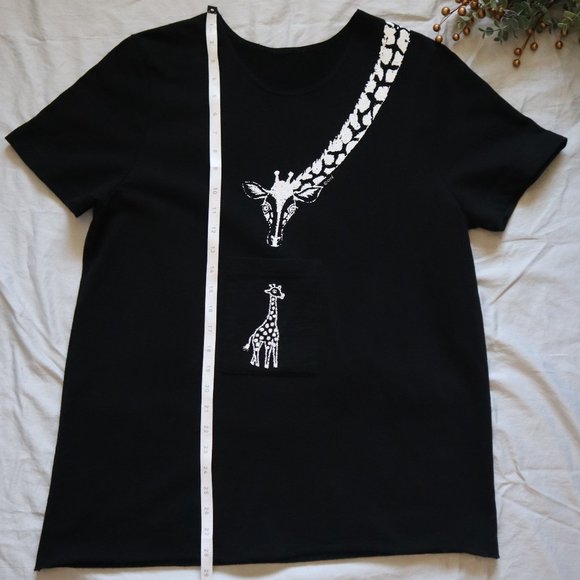 CITÉ Giraffe Pocket T-Shirt Black - Picture 5 of 6